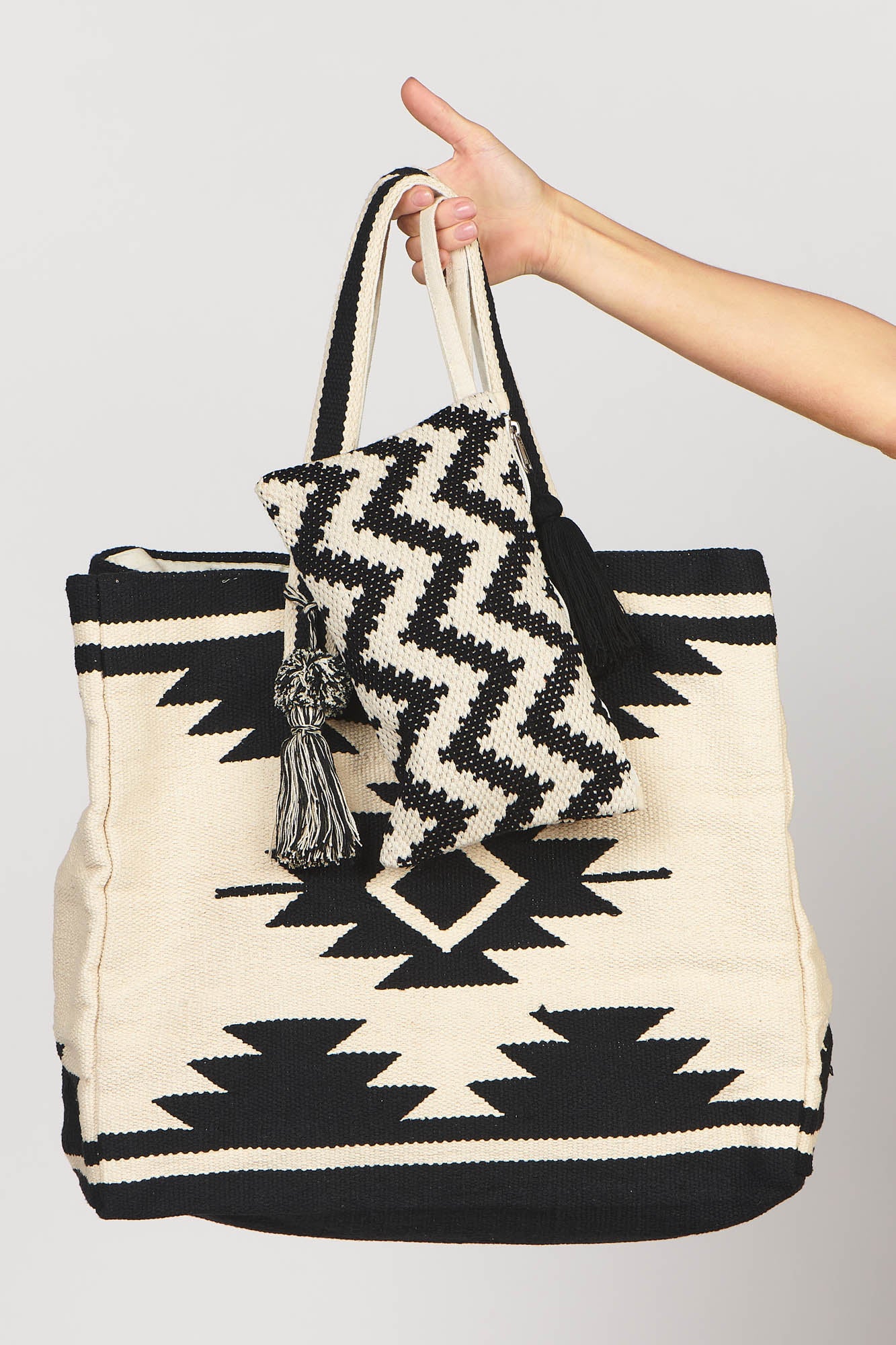 Black beach tote 2025 bag